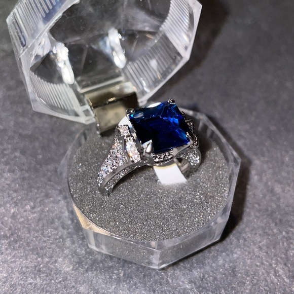 INCREDIBLY Beautiful Ornate Bohemian Sapphire Cubic Zirconia Ring - Picture 6 of 12